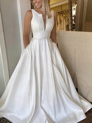 Gorgeous V-neck Ball Gown Satin Wedding Dress With Pockets