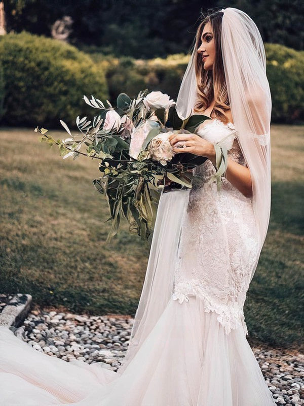 Look Elegant in Trumpet/Mermaid Off-the-shoulder Tulle Court Train Wedding Dresses With Appliques Lace