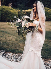 Look Elegant in Trumpet/Mermaid Off-the-shoulder Tulle Court Train Wedding Dresses With Appliques Lace