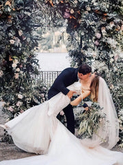 Look Elegant in Trumpet/Mermaid Off-the-shoulder Tulle Court Train Wedding Dresses With Appliques Lace