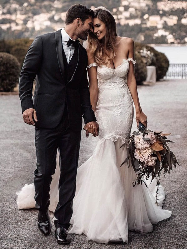 Look Elegant in Trumpet/Mermaid Off-the-shoulder Tulle Court Train Wedding Dresses With Appliques Lace