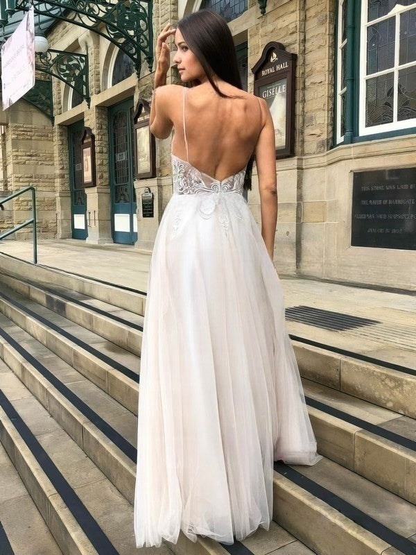 Stunning V-neck Tulle Ball Gown Wedding Dress with Appliques Lace