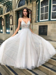 Stunning V-neck Tulle Ball Gown Wedding Dress with Appliques Lace