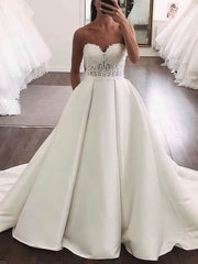 Sweetheart Satin Court Train Wedding Dress with Appliques Lace