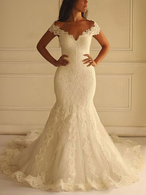 Trumpet/Mermaid Lace Tulle Court Train Wedding Dress with Appliques