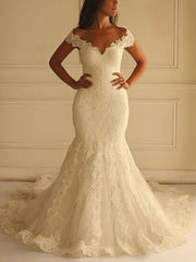 Trumpet/Mermaid Lace Tulle Court Train Wedding Dress with Appliques