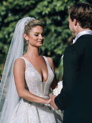 V-neck Glitter Court Train Wedding Dresses With Beading for Ball Gown