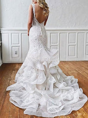 V-neck Organza Trumpet/Mermaid Wedding Dresses with Tiered Sweep Train