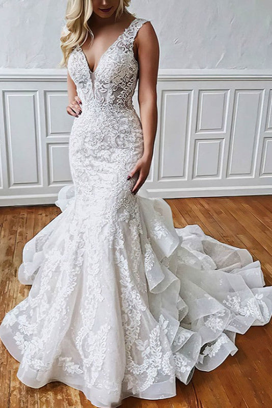 V-neck Organza Trumpet/Mermaid Wedding Dresses with Tiered Sweep Train