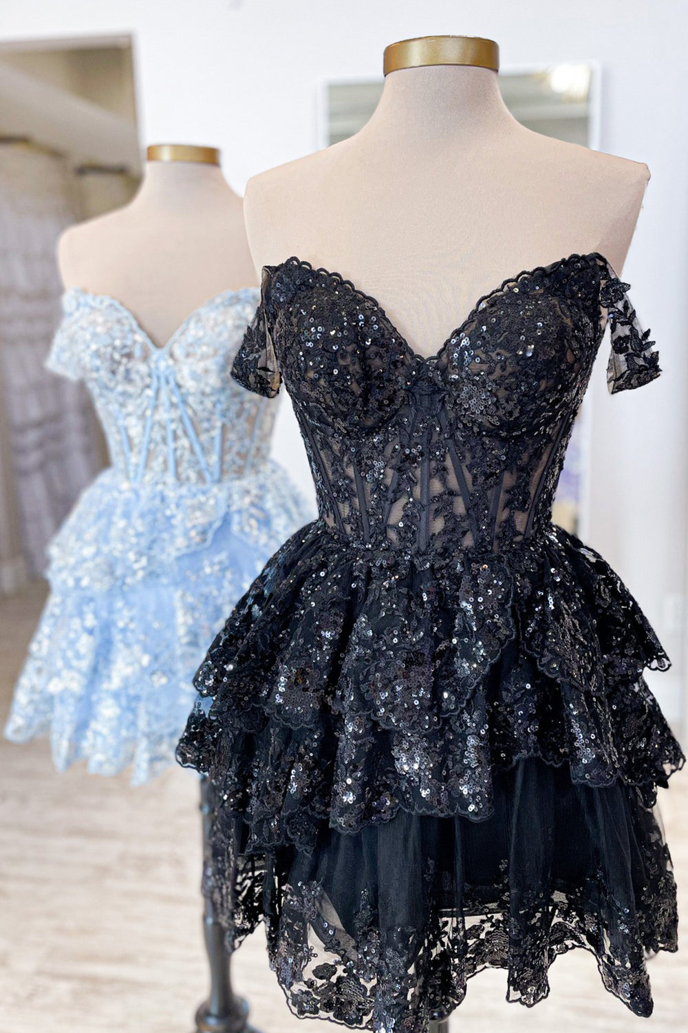 Sparkly Grey A-Line Tiered Lace Short Homecoming Prom Dress