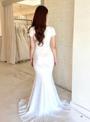 Scoop Neck Silk-like Satin Trumpet/Mermaid Wedding Dress with Sweep Train