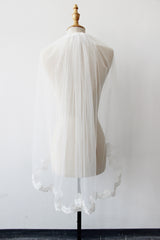 Simple Lace Edge One Tier Tulle Wedding Veils