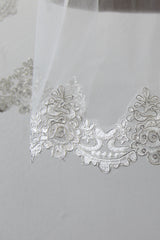 Simple Lace Edge One Tier Tulle Wedding Veils