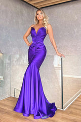 Chic Strapless Sweetheart Mermaid Long Prom Dress with Pleated Details
