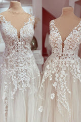 Deep V-Neck A-Line Lace Floor-Length Wedding Dress with Tulle Appliques