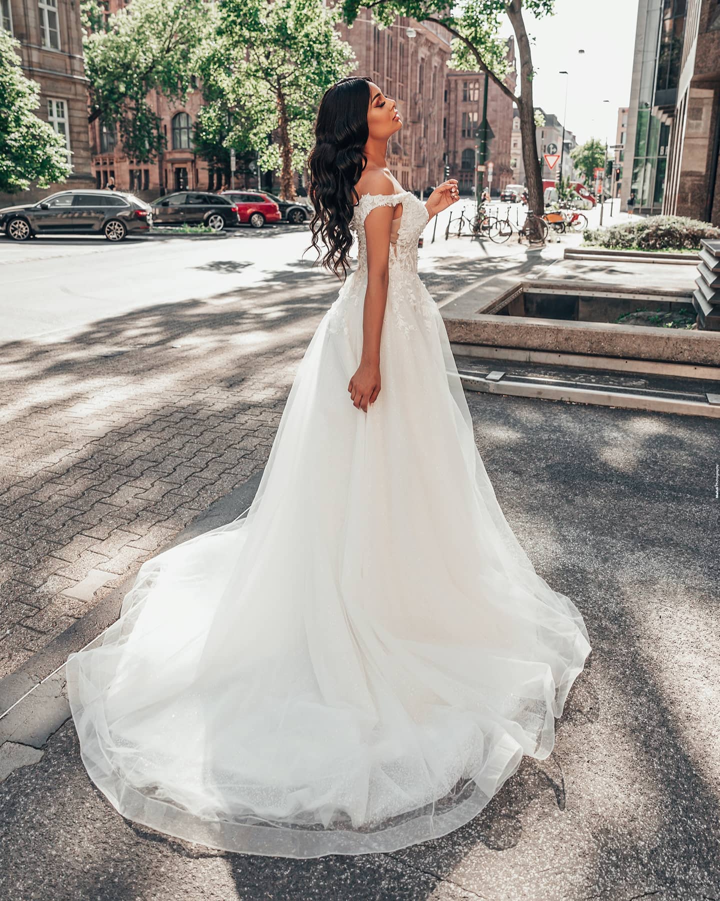 Deep V-neck A-Line Wedding Dress Floor-length Tulle Floral Lace