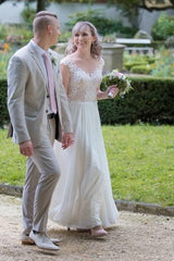 Elegant A-line Chiffon Wedding Dress With Appliques Lace Floor Length