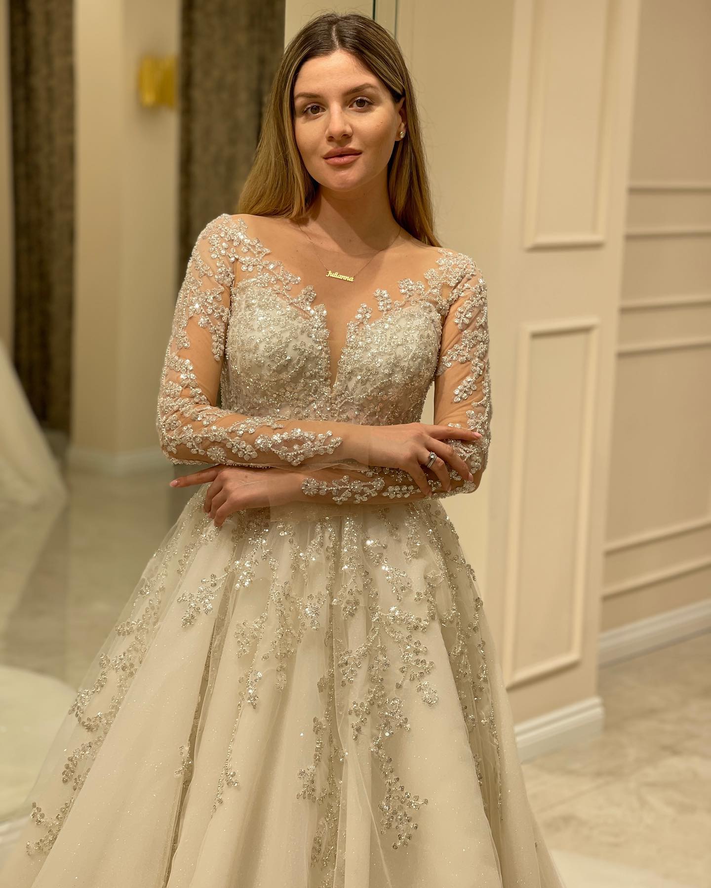 Elegant Long A-Line Wedding Dress with Lace Appliques and Sleeves