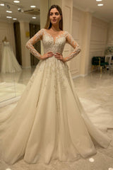 Elegant Long A-Line Wedding Dress with Lace Appliques and Sleeves