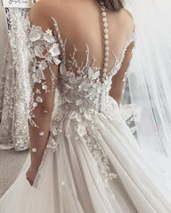 Elegant Sweetheart Long Sleeve A-Line Tulle Wedding Dress with Lace Appliques
