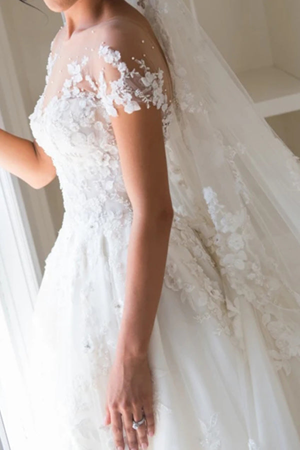 Gorgeous Jewel Neck Beaded Wedding Dress with Tulle and Lace Appliques