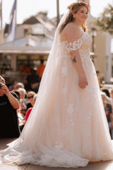 Babyonlines Off-the-Shoulder Plus Size Wedding Dresses with Lace Applique