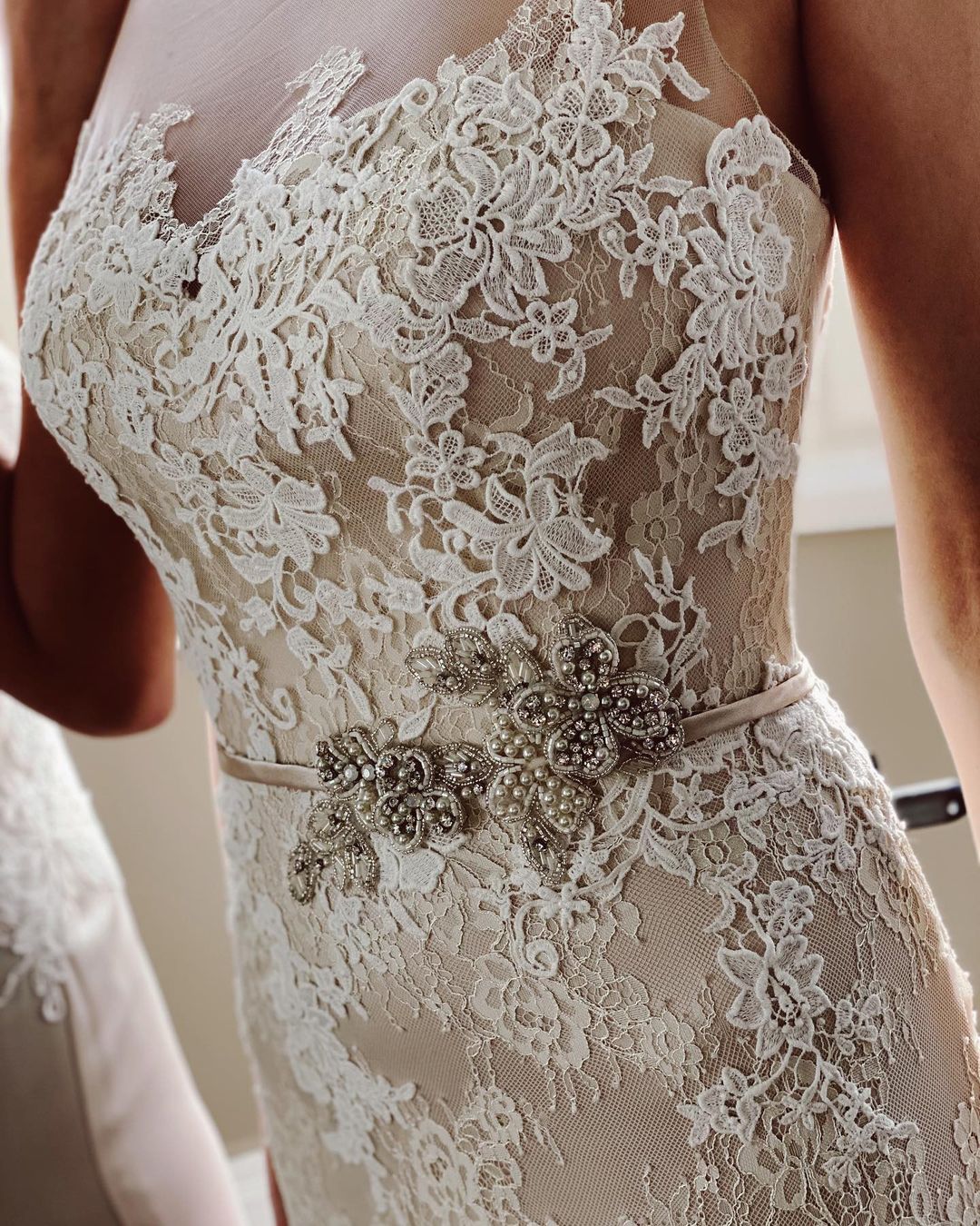 Pearl Mermaid Wedding Dress With Appliques Lace Sash