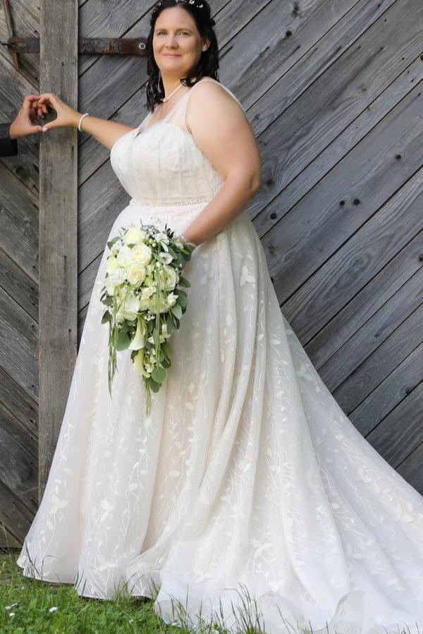 Babyonlines Plus Size Sleeveless Tulle Wedding Dresses with Lace Applique