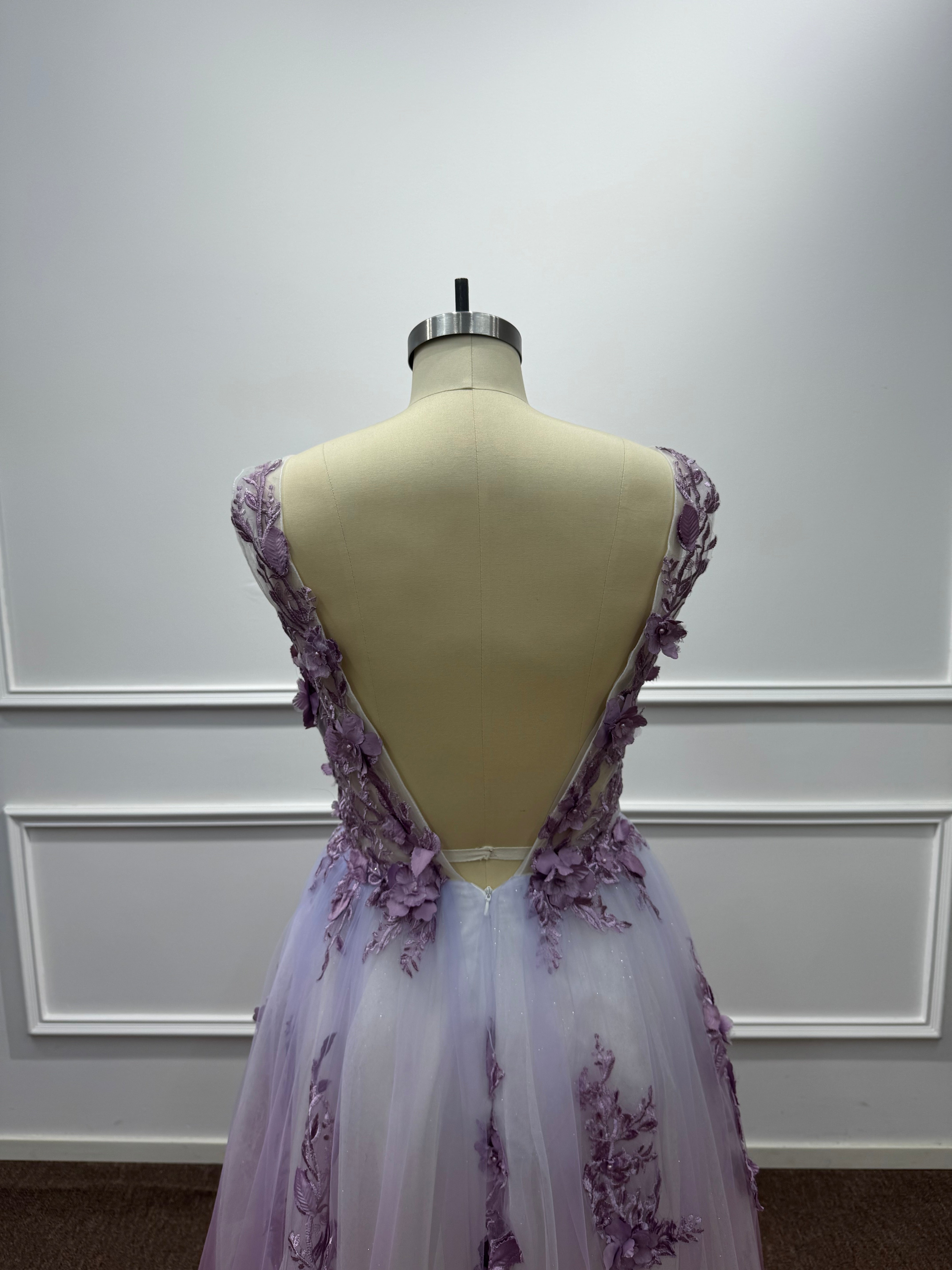 V-neck Sleeveless Long A-line Formal Prom Dresses with Applique Lace