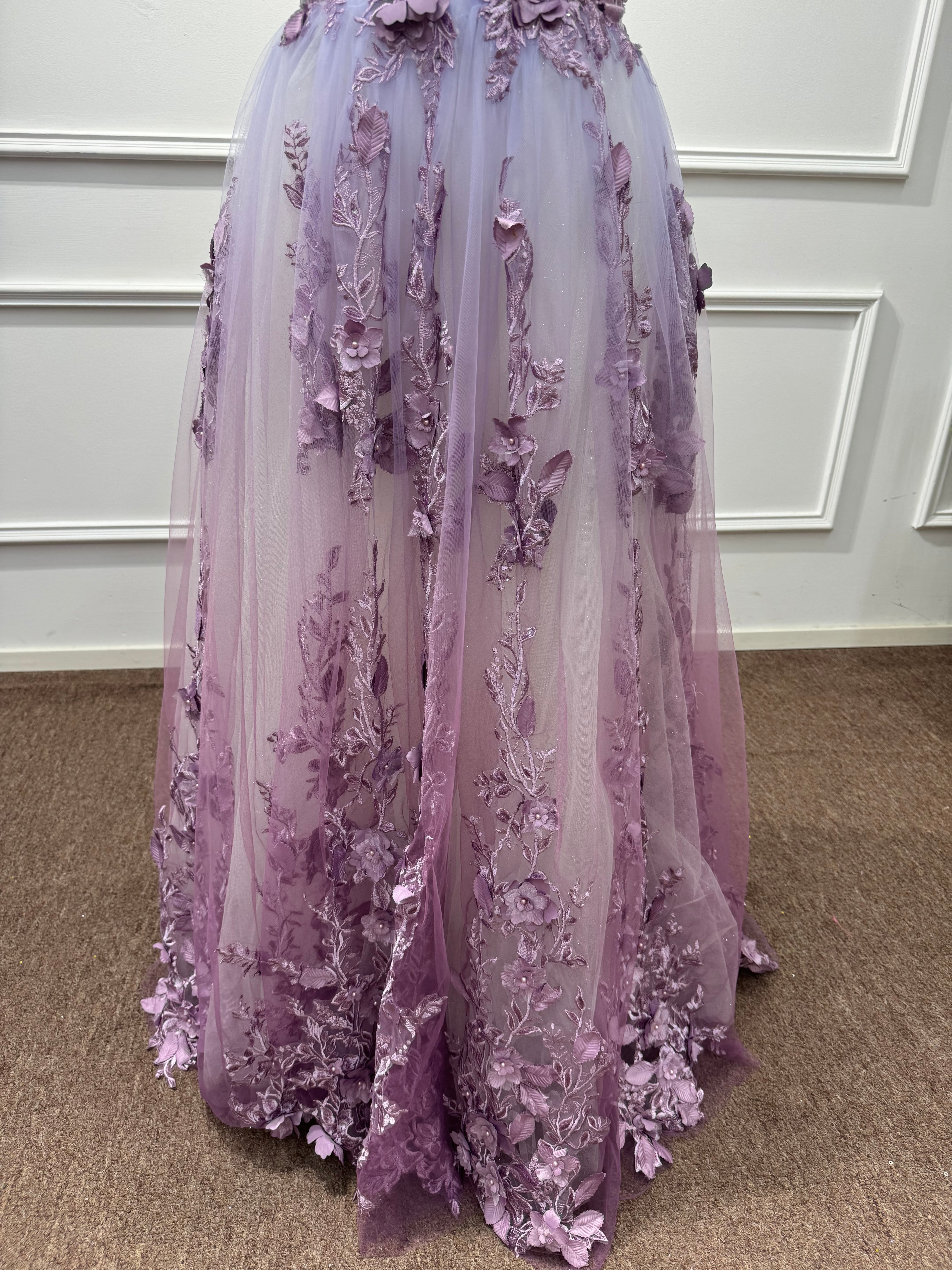 V-neck Sleeveless Long A-line Formal Prom Dresses with Applique Lace