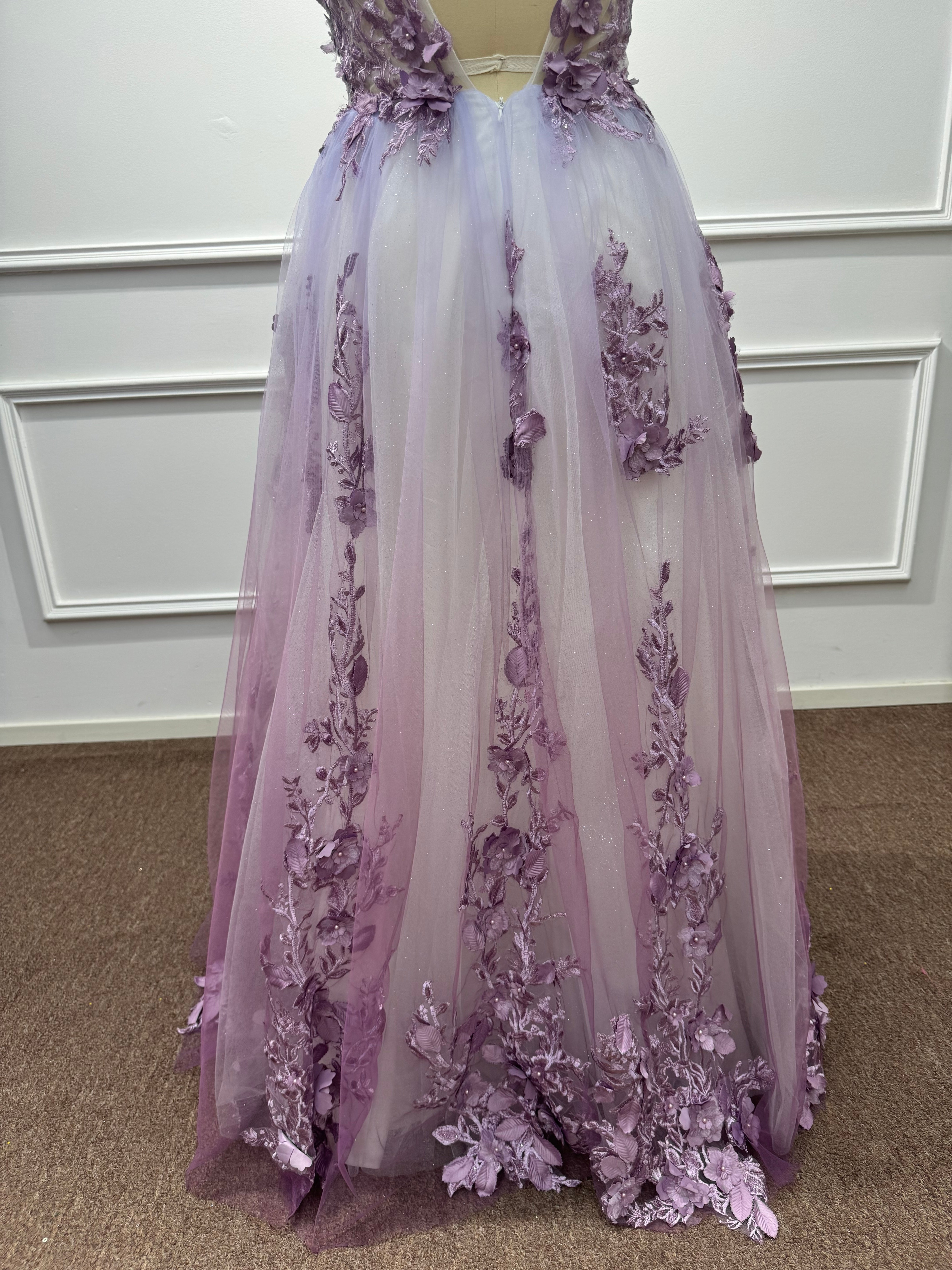 V-neck Sleeveless Long A-line Formal Prom Dresses with Applique Lace