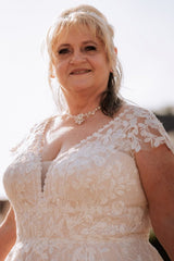 Babyonlines Short Sleeves Plus Size Tulle Wedding Dresses with Lace Applqiue