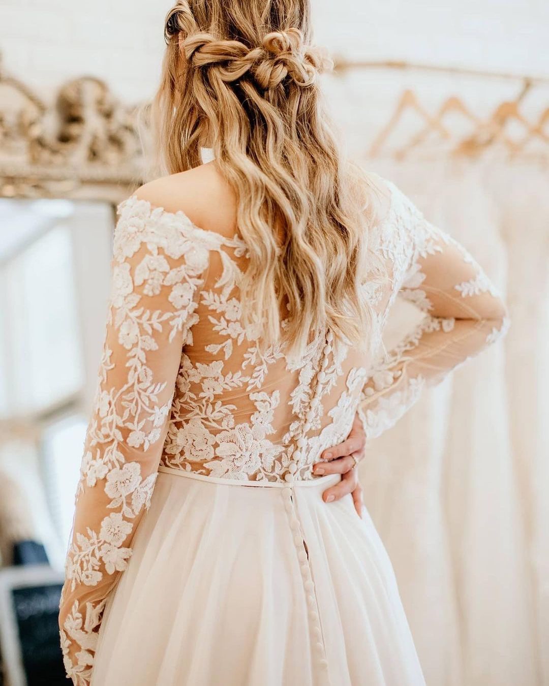 Simple Off-the-Shoulder Long Sleeves A-line Wedding Dress With Tulle Lace
