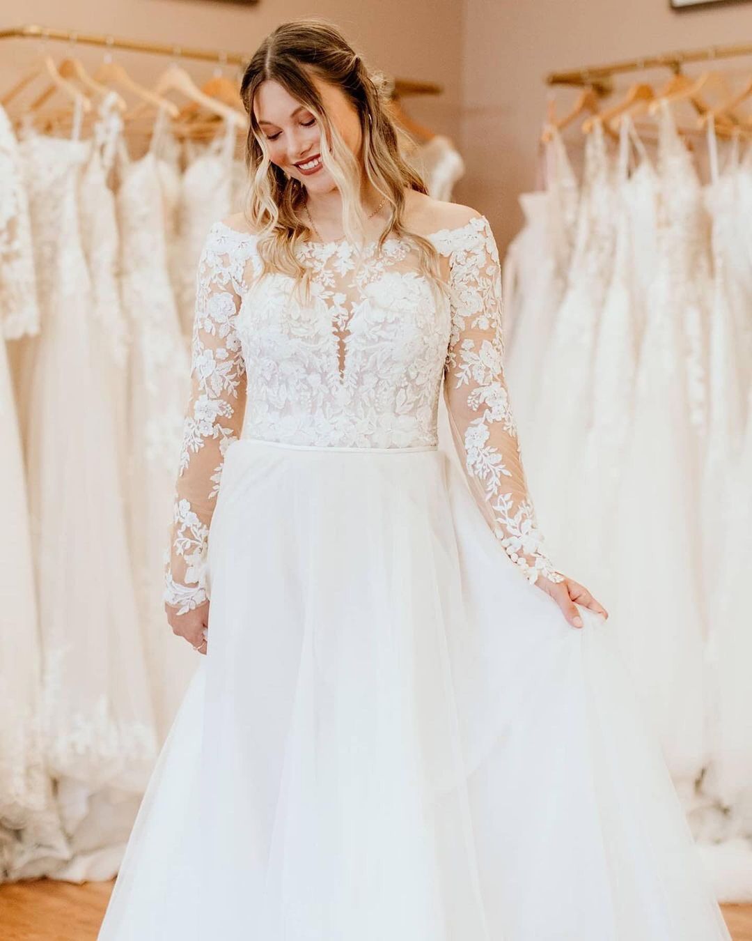 Simple Off-the-Shoulder Long Sleeves A-line Wedding Dress With Tulle Lace