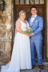 Babyonlines Simple Sleeveless Deep V-neck Plus Size Wedding Dresses