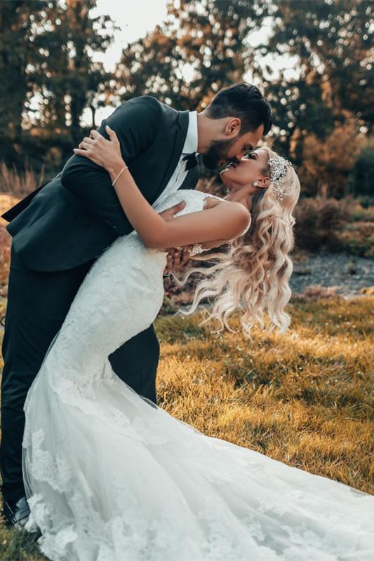 Sleeveless Lace Mermaid Wedding Dress with Chapel Train