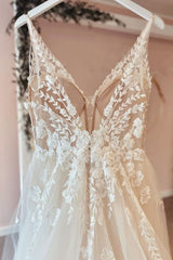 Spaghetti Strap V-Neck A-Line Backless Wedding Dress with Tulle Lace Appliques