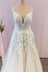Stunning Spaghetti Strap A-Line Floor-Length Tulle Wedding Dress with Lace Appliques