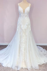 Stunning Spaghetti-Straps A-Line Wedding Dress With Sweetheart Neckline Appliques Lace