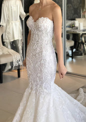 Sweetheart Floor-Length Backless Mermaid Wedding Dress with Lace Appliques
