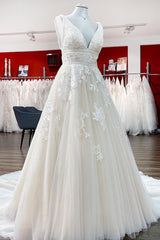 V-Neck Long Princess Backless Wedding Dress with Lace Tulle