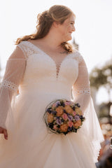 Babyonlines V-neck Long Sleeves Plus Size Lace Wedding Dresses