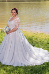 Babyonlines V-neck Plus Size Tulle A-line Wedding Dresses with Lace Applique