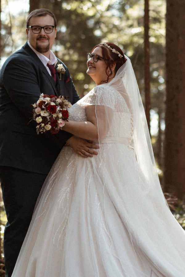 Babyonlines V-neck Short Sleeves Plus Size Wedding Dresses with Sash