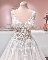 Vintage A-Line Deep V-Neck Backless Ruffle Wedding Dress with Tulle and Lace Appliques