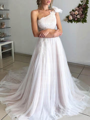 One Shoulder Tulle Ball Gown Wedding Dress with Appliques and Lace Sweep Train