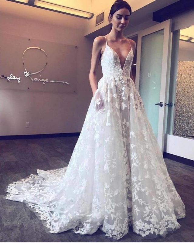 Chic Lace A-Line Wedding Dresses | Spaghetti Straps Appliques Long Bridal Gowns