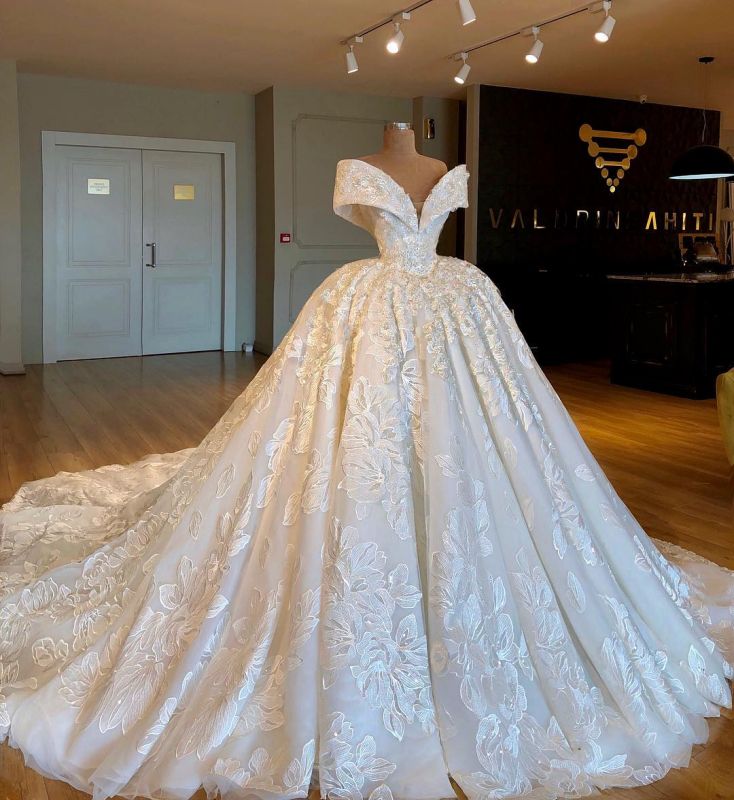 Exquisite Floral Ball Gown Wedding Dresses | Off The Shoulder Long Bridal Gowns