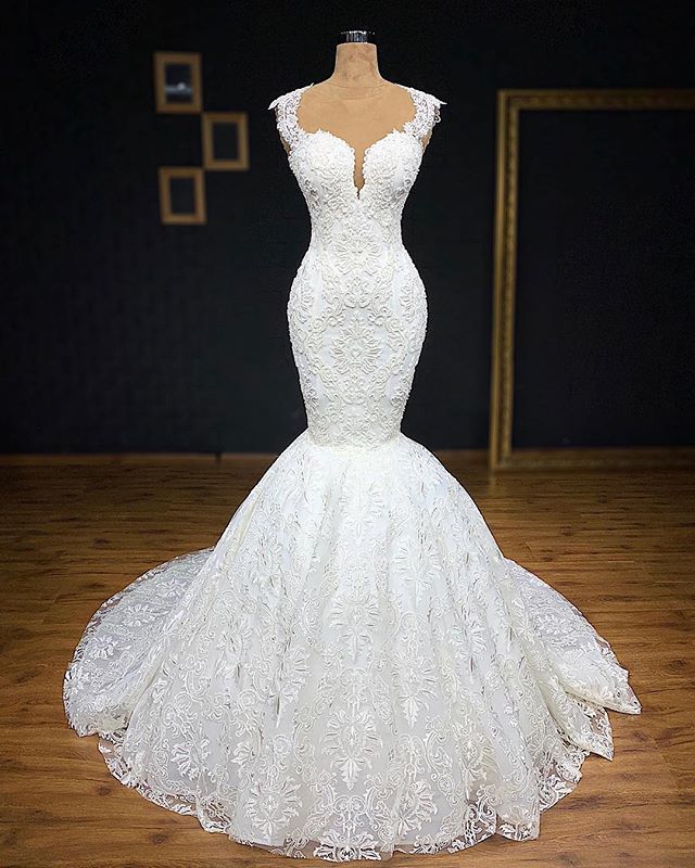 Sleeveless Appliques Gorgeous Scoop Wedding Dresses | Covered Buttom 2021 Gowns