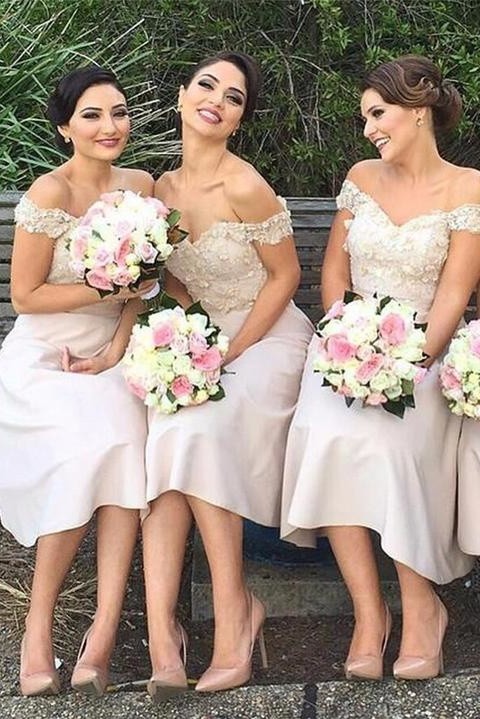 Sexy Short Lace Off the Shoulder Bridesmaids Dresses 2021